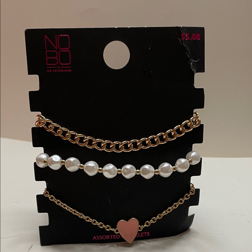 No Boundaries Gold And White Heart Bracelet Trio 5$